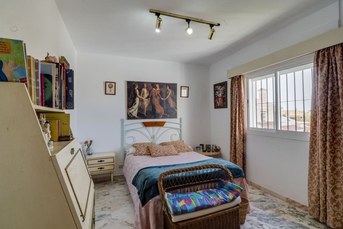 5 chambre Villa/Maison à vendre à Marbella avec garage - 1 295 000 € (Ref: 9540324)