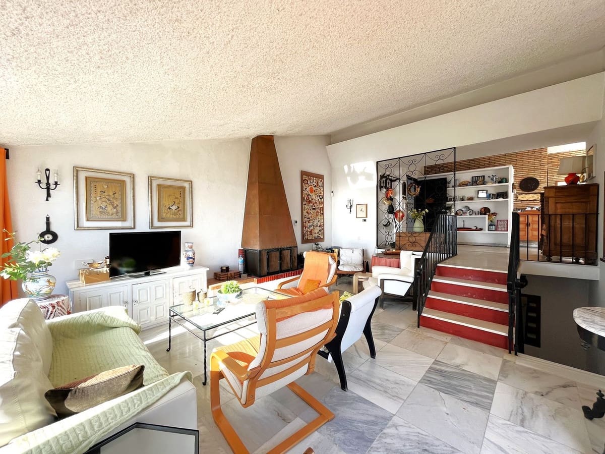 5 soveværelse Villa til salg i Estepona med swimmingpool - € 1.295.000 (Ref: 9540325)