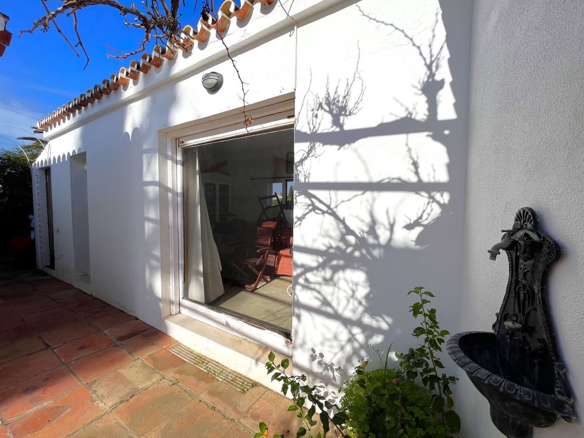 5 soveværelse Villa til salg i Estepona med swimmingpool - € 1.295.000 (Ref: 9540325)