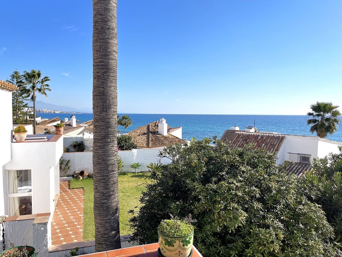 5 soveværelse Villa til salg i Estepona med swimmingpool - € 1.295.000 (Ref: 9540325)