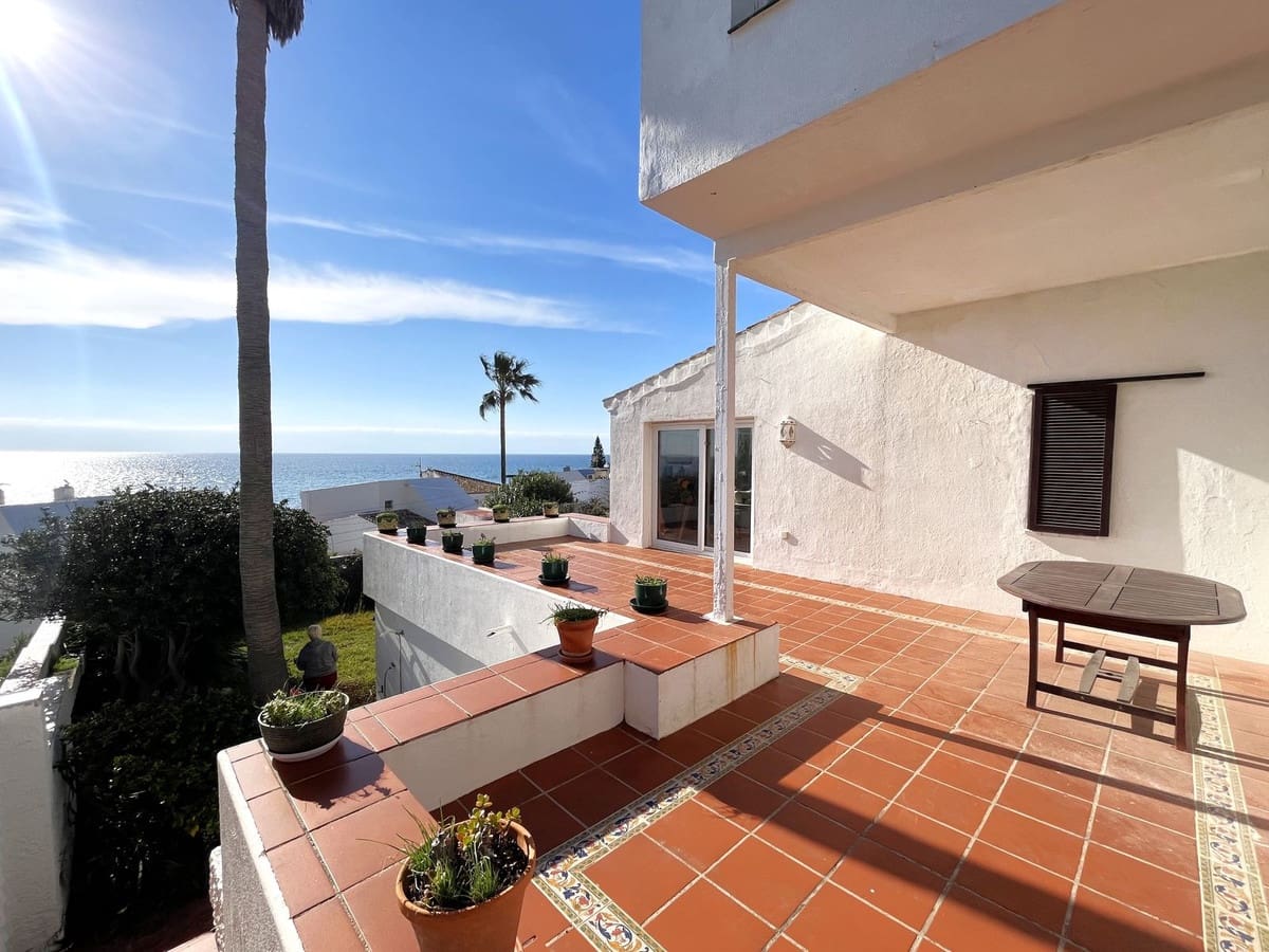 5 soveværelse Villa til salg i Estepona med swimmingpool - € 1.295.000 (Ref: 9540325)