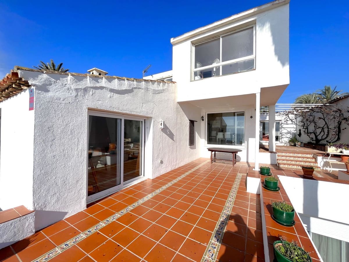 5 soveværelse Villa til salg i Estepona med swimmingpool - € 1.295.000 (Ref: 9540325)