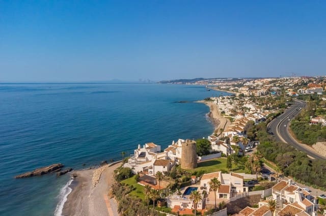 5 soveværelse Villa til salg i Centro, Estepona med swimmingpool - € 1.295.000 (Ref: 9540325)