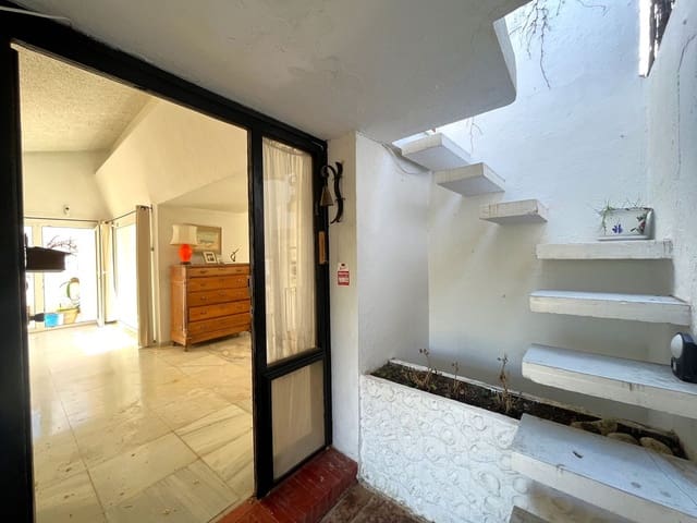 5 soveværelse Villa til salg i Centro, Estepona med swimmingpool - € 1.295.000 (Ref: 9540325)