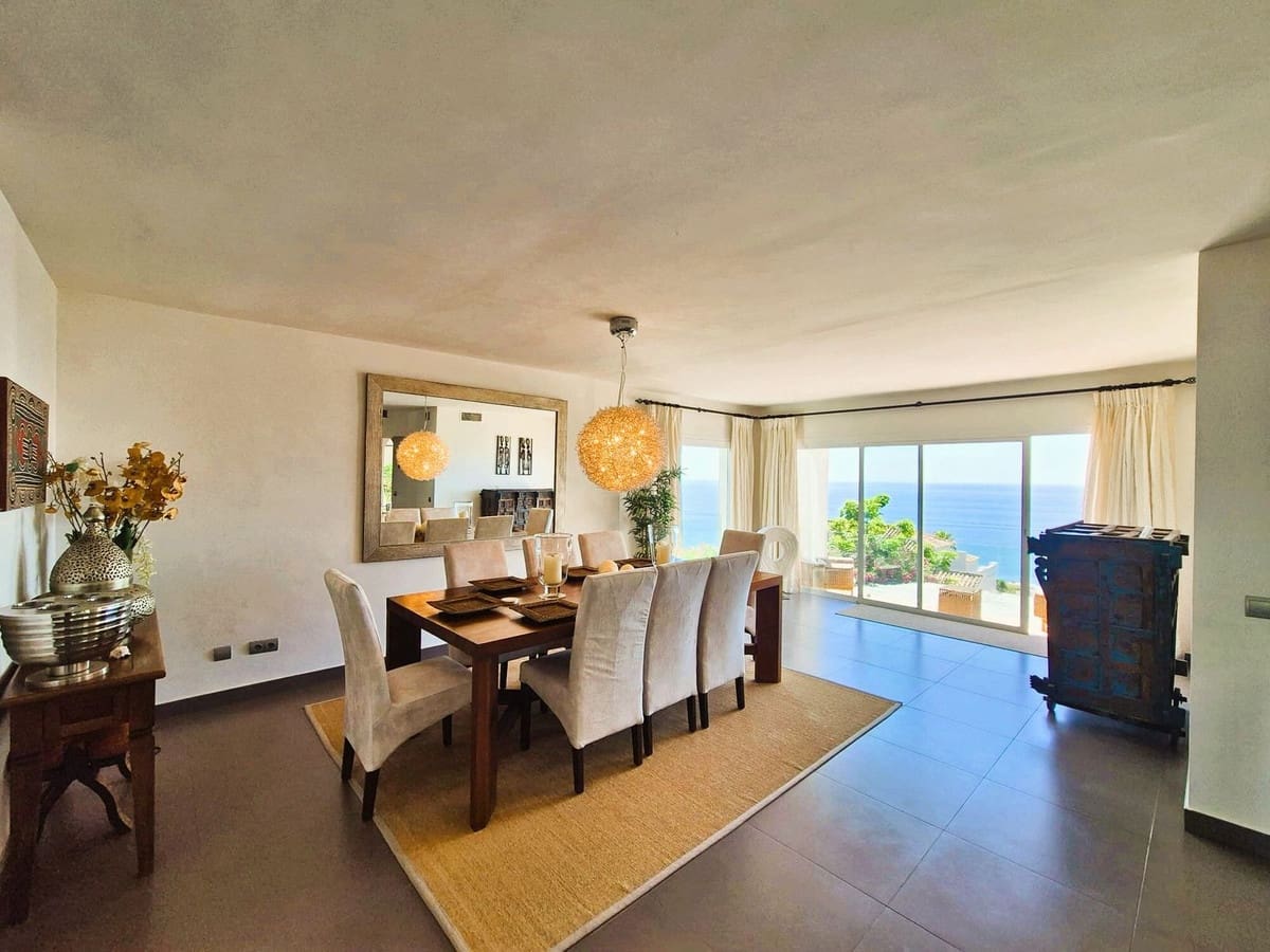 5 soverom Villa til salgs i Manilva med svømmebasseng - € 1 295 000 (Ref: 9540326)