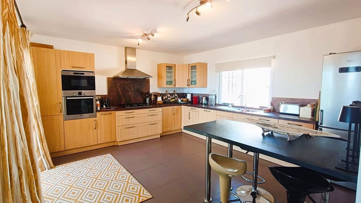 5 soverom Villa til salgs i Manilva med svømmebasseng - € 1 295 000 (Ref: 9540326)