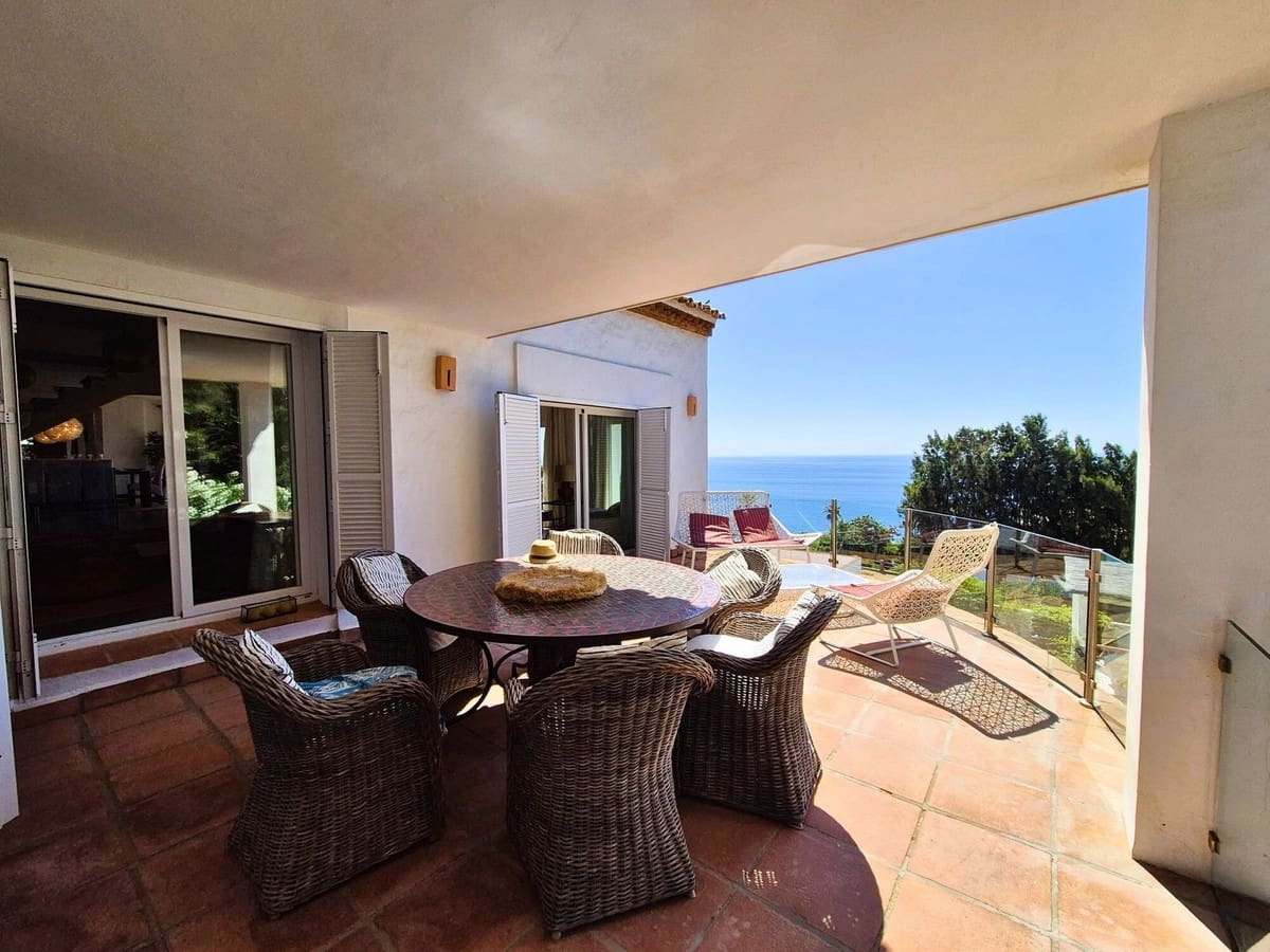 5 soverom Villa til salgs i Manilva med svømmebasseng - € 1 295 000 (Ref: 9540326)