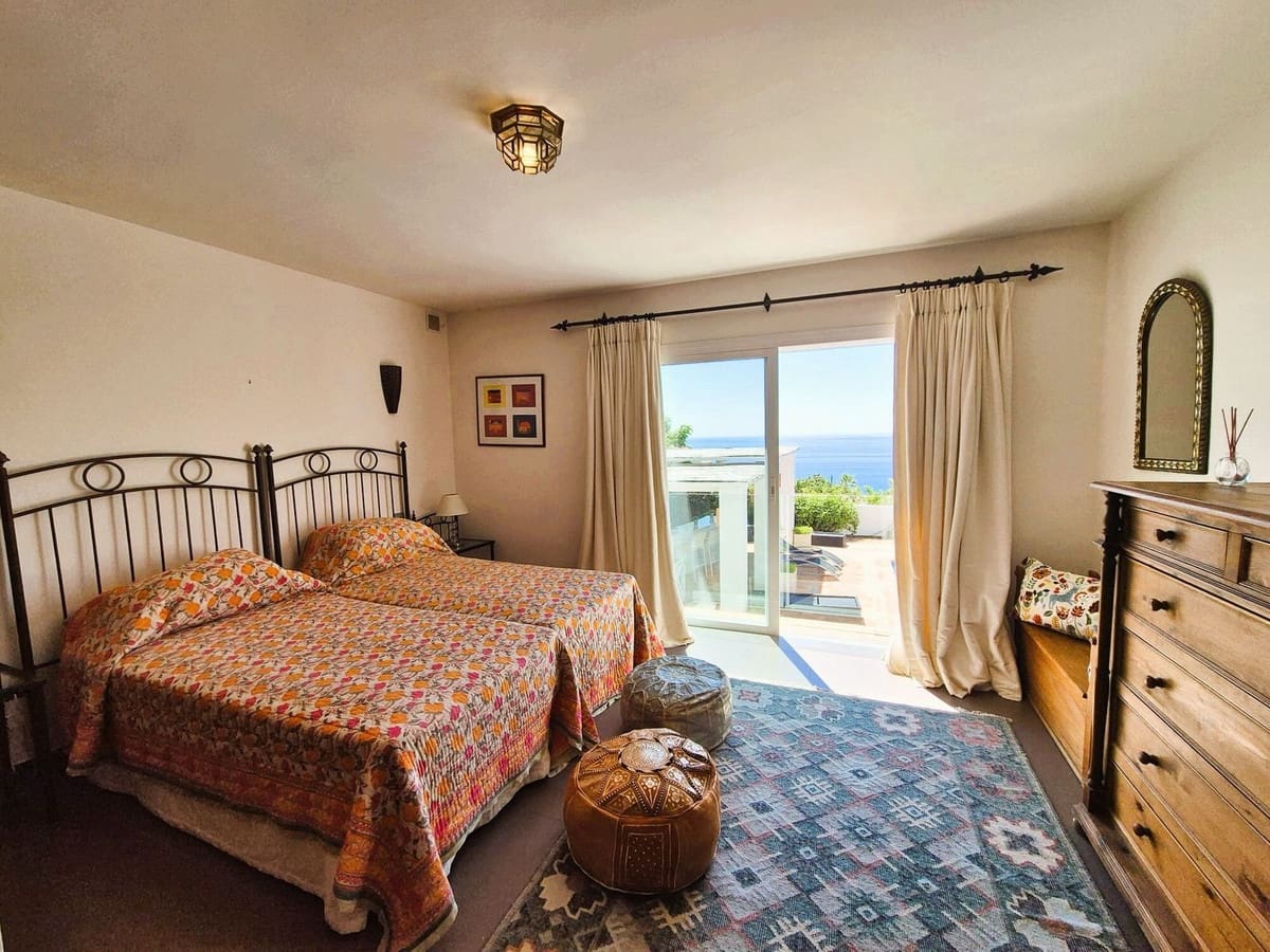 5 soverom Villa til salgs i Manilva med svømmebasseng - € 1 295 000 (Ref: 9540326)