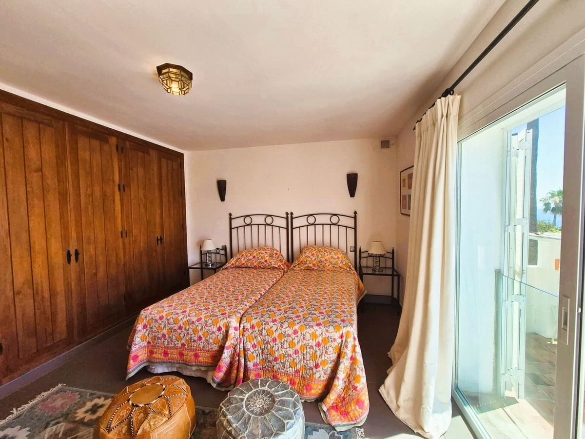 5 soverom Villa til salgs i Manilva med svømmebasseng - € 1 295 000 (Ref: 9540326)