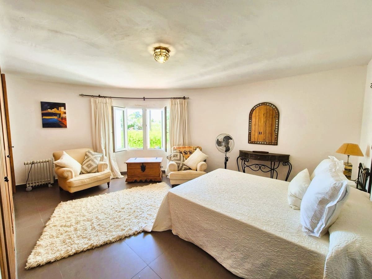 5 soverom Villa til salgs i Manilva med svømmebasseng - € 1 295 000 (Ref: 9540326)