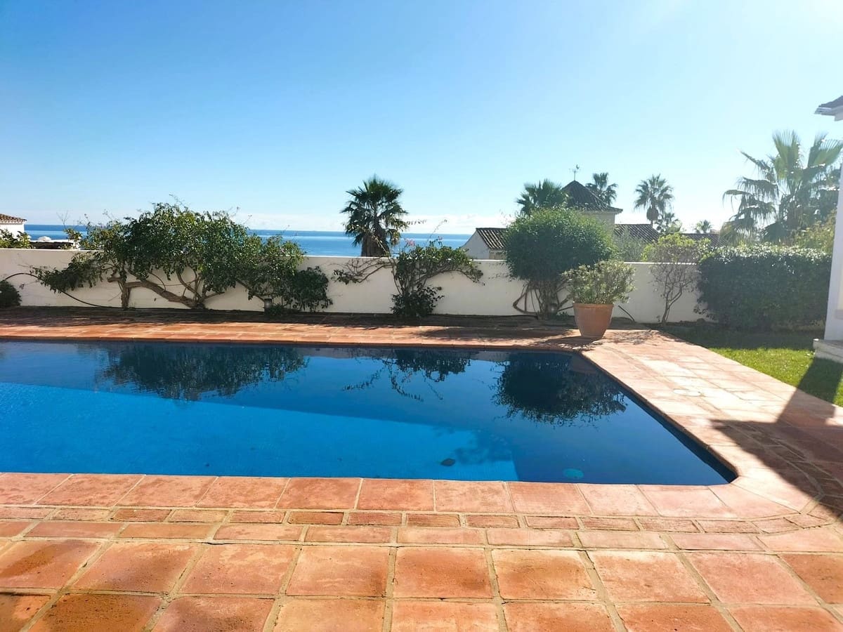 5 soverom Villa til salgs i Manilva med svømmebasseng - € 1 295 000 (Ref: 9540326)