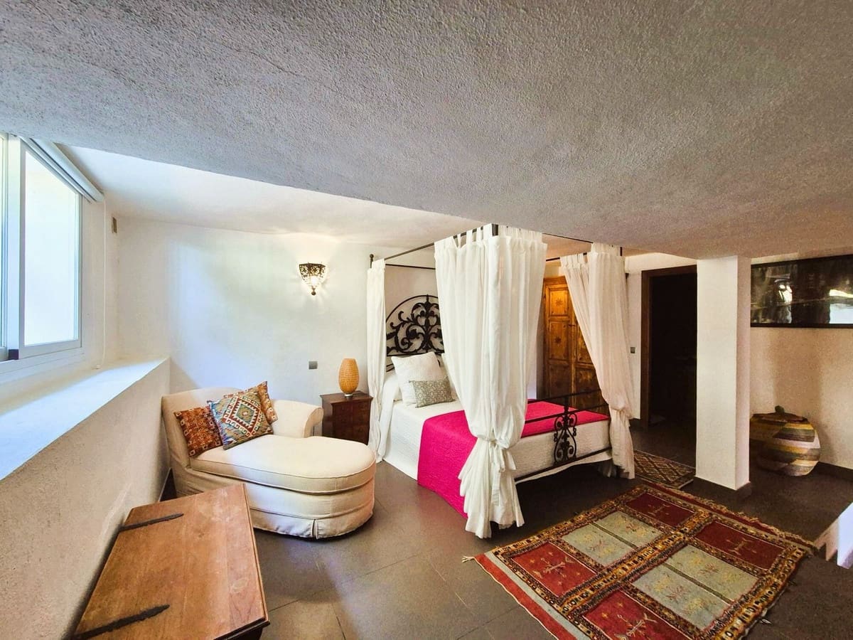 5 soverom Villa til salgs i Manilva med svømmebasseng - € 1 295 000 (Ref: 9540326)