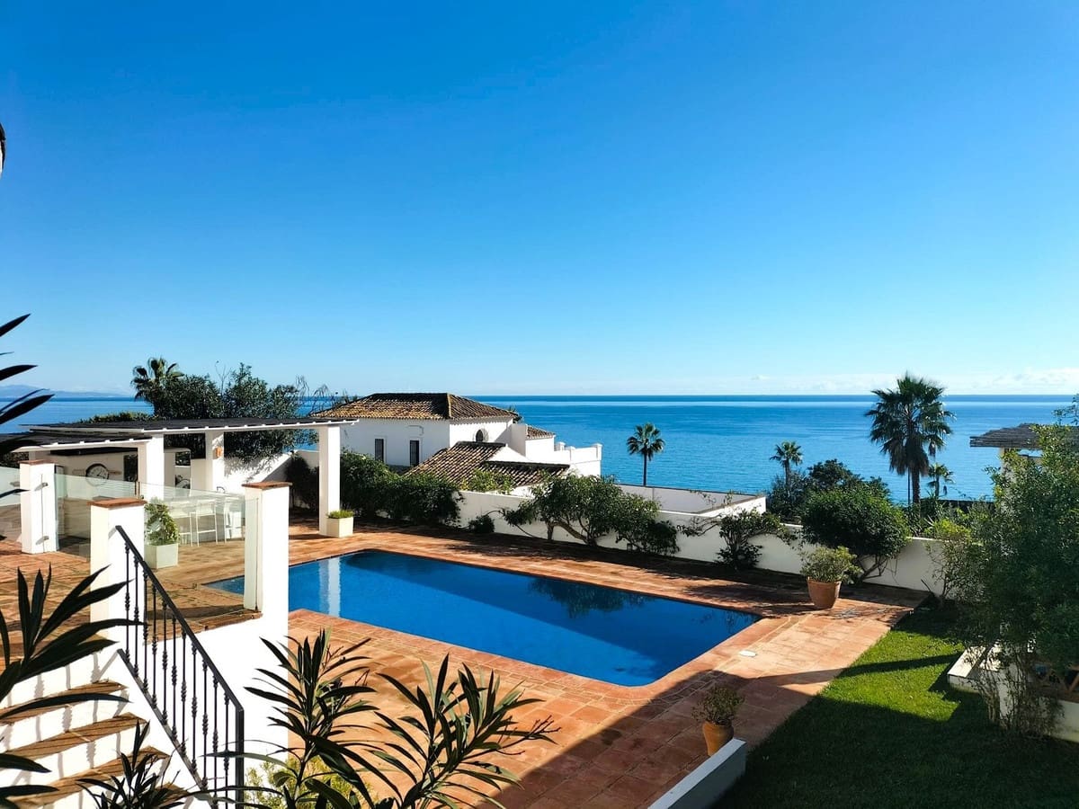 5 soverom Villa til salgs i Manilva med svømmebasseng - € 1 295 000 (Ref: 9540326)