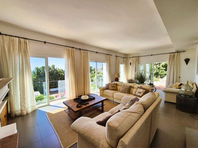 5 slaapkamer Villa te koop in Manilva Pueblo, Manilva met zwembad - € 1.295.000 (Ref: 9540326)