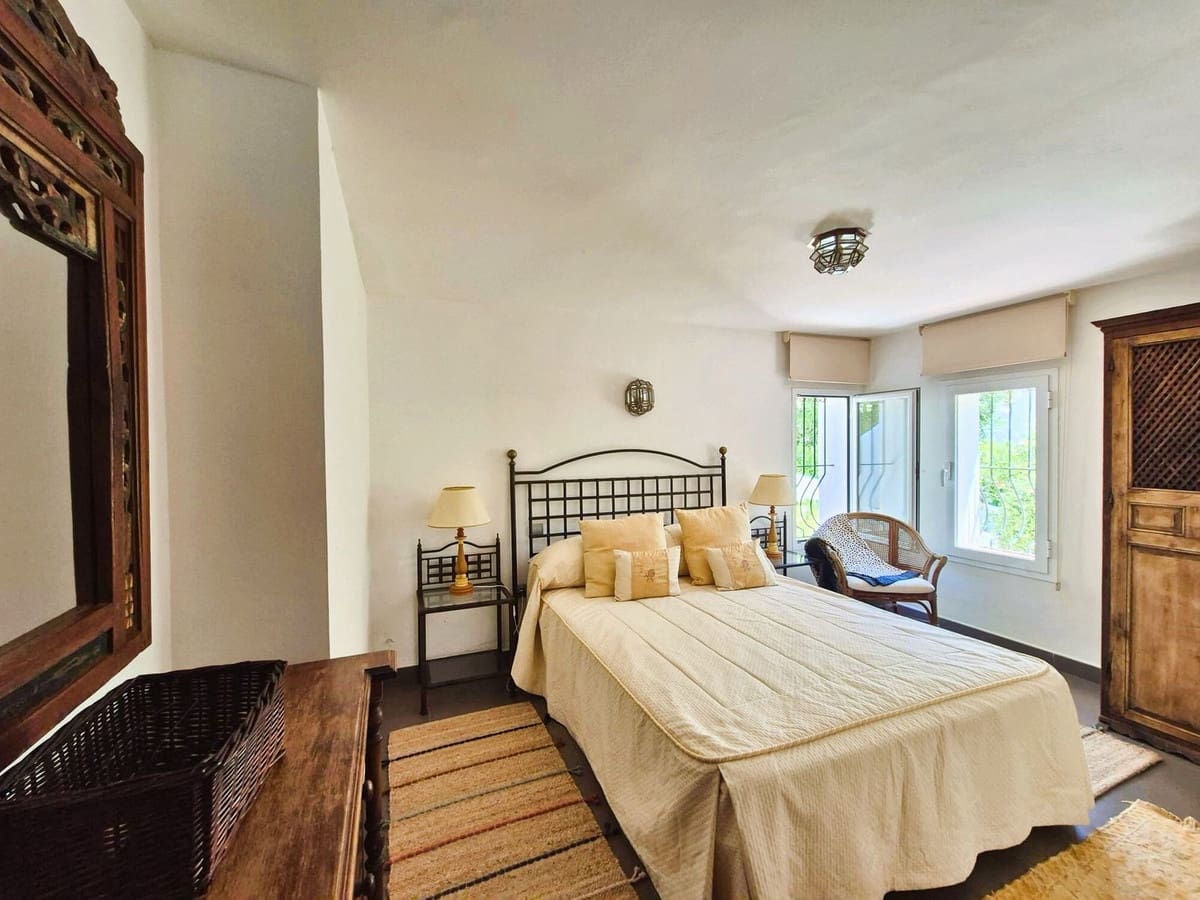 5 slaapkamer Villa te koop in Manilva met zwembad - € 1.295.000 (Ref: 9540326)