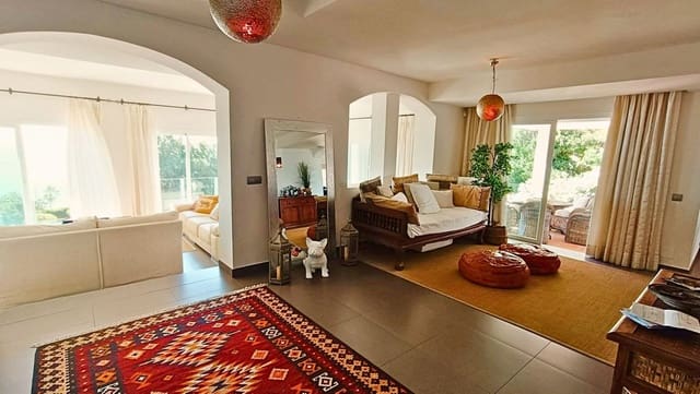 5 slaapkamer Villa te koop in Manilva Pueblo, Manilva met zwembad - € 1.295.000 (Ref: 9540326)