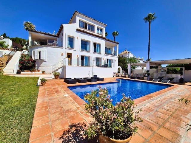 5 slaapkamer Villa te koop in Manilva Pueblo, Manilva met zwembad - € 1.295.000 (Ref: 9540326)