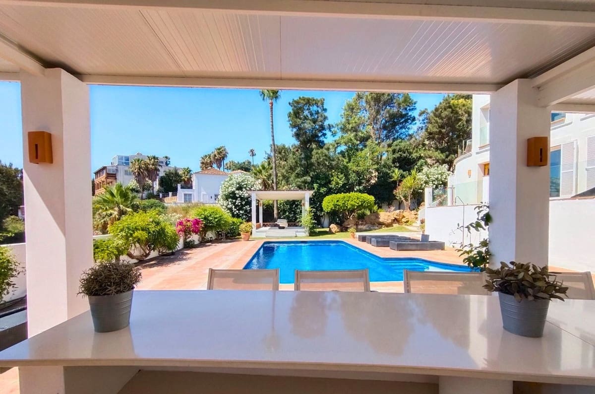 5 slaapkamer Villa te koop in Manilva met zwembad - € 1.295.000 (Ref: 9540326)