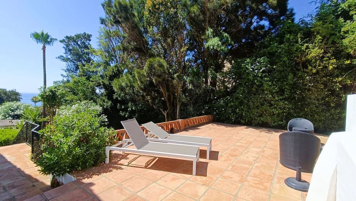 5 slaapkamer Villa te koop in Manilva met zwembad - € 1.295.000 (Ref: 9540326)