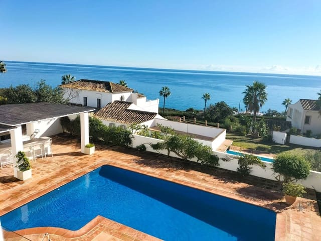 5 slaapkamer Villa te koop in Manilva Pueblo, Manilva met zwembad - € 1.295.000 (Ref: 9540326)