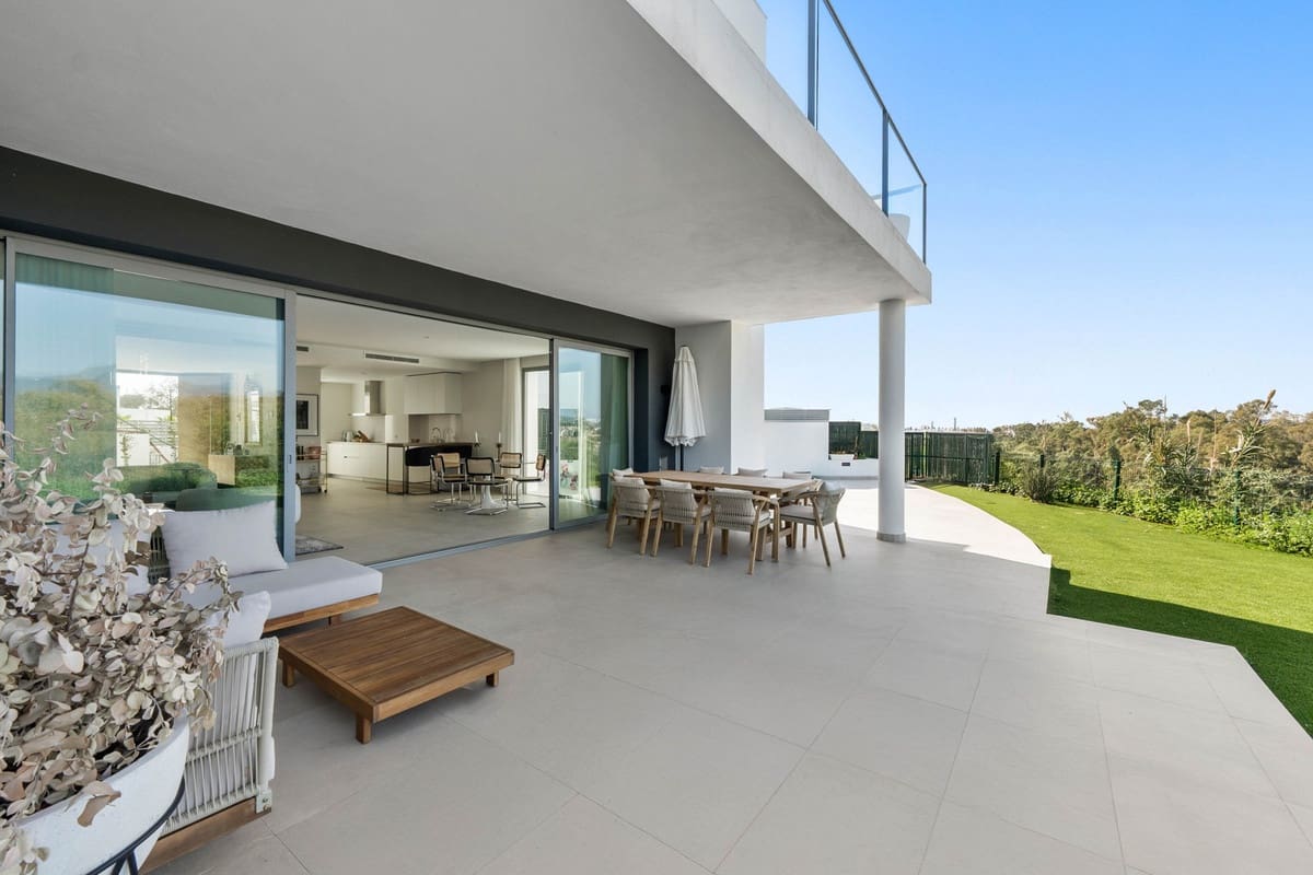 3 sovrum Semi-fristående Villa till salu i San Pedro de Alcantara med pool - 1 295 000 € (Ref: 9540328)