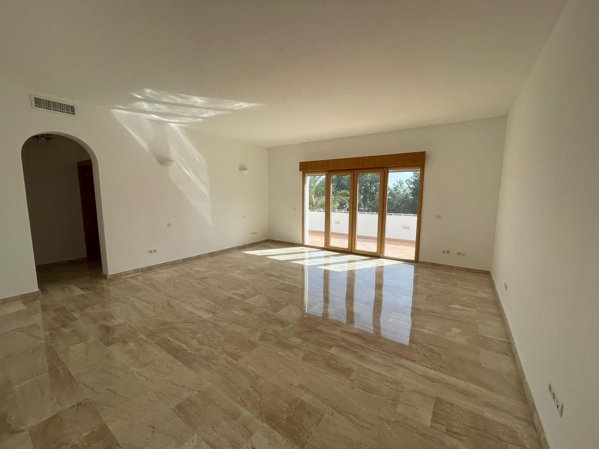 5 bedroom Villa for sale in Mijas with pool garage - € 1,299,950 (Ref: 9540332)