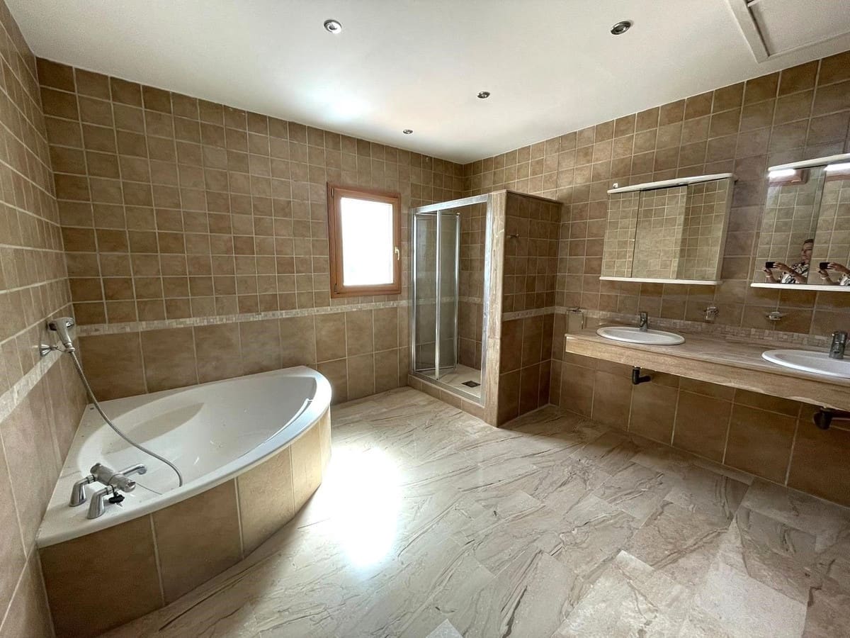 5 bedroom Villa for sale in Mijas with pool garage - € 1,299,950 (Ref: 9540332)