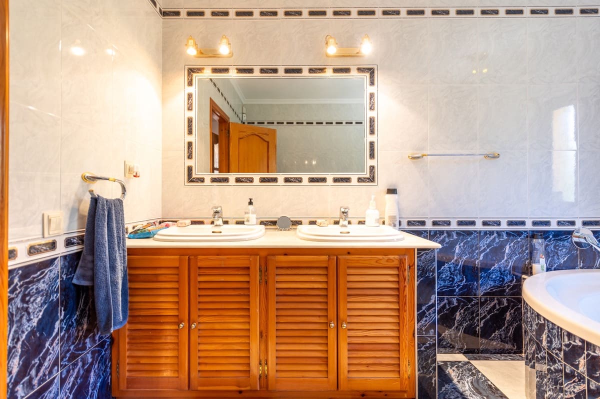 4 bedroom Villa for sale in Las Chapas with pool - € 1,300,000 (Ref: 9540336)