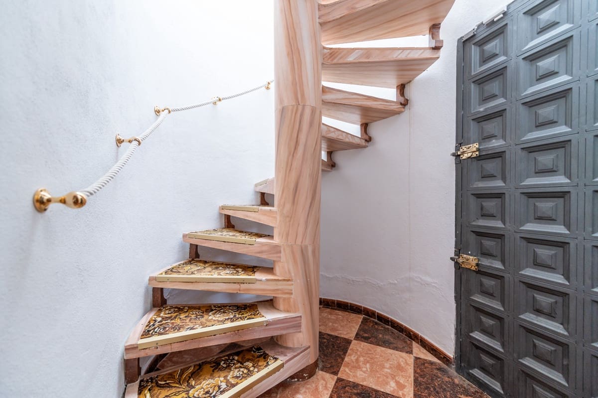 4 bedroom Villa for sale in Las Chapas with pool - € 1,300,000 (Ref: 9540336)