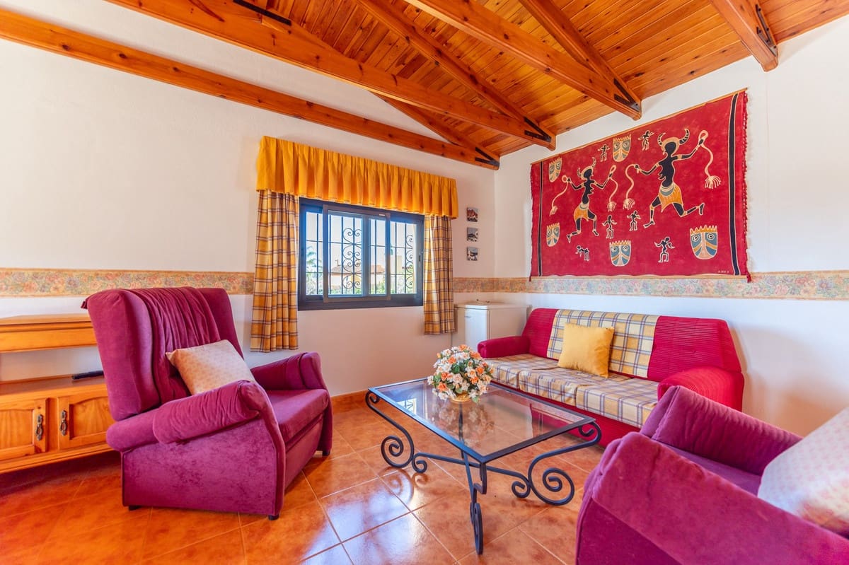 4 bedroom Villa for sale in Las Chapas with pool - € 1,300,000 (Ref: 9540336)