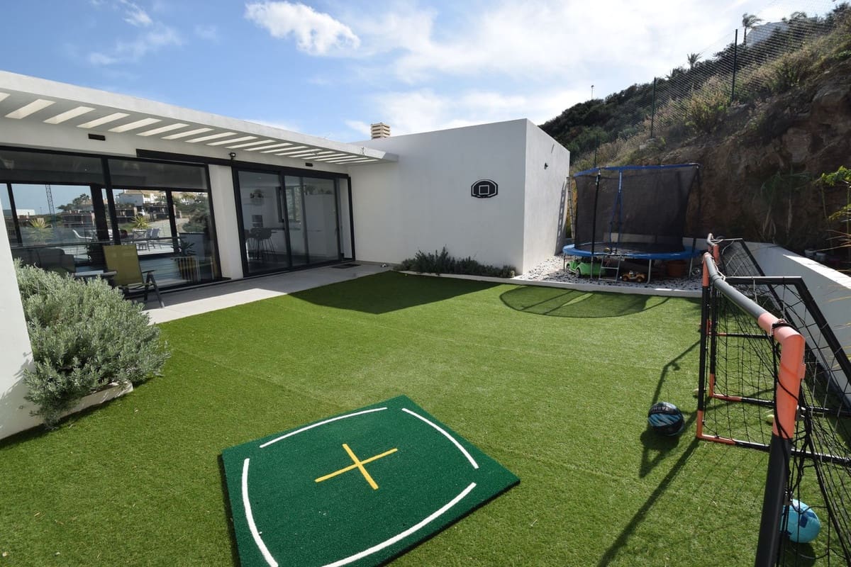 4 slaapkamer Villa te koop in La Cala Golf met zwembad garage - € 1.300.000 (Ref: 9540338)