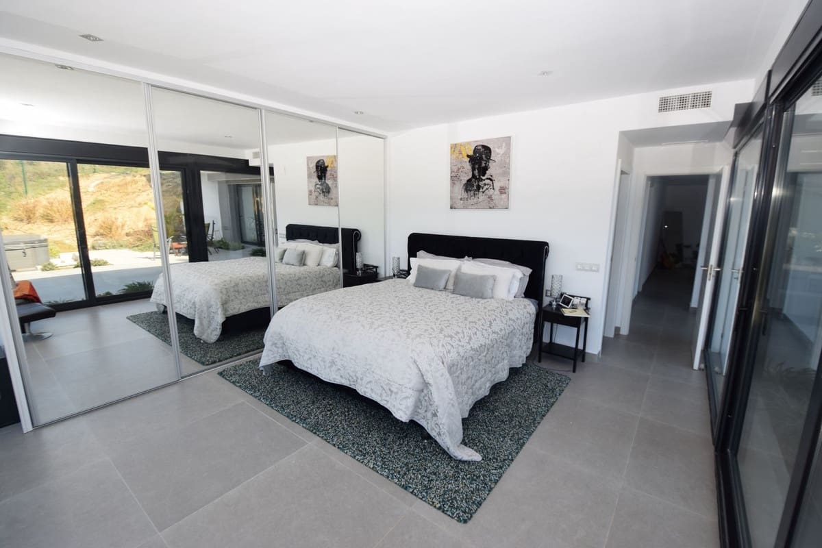 4 slaapkamer Villa te koop in La Cala Golf met zwembad garage - € 1.300.000 (Ref: 9540338)