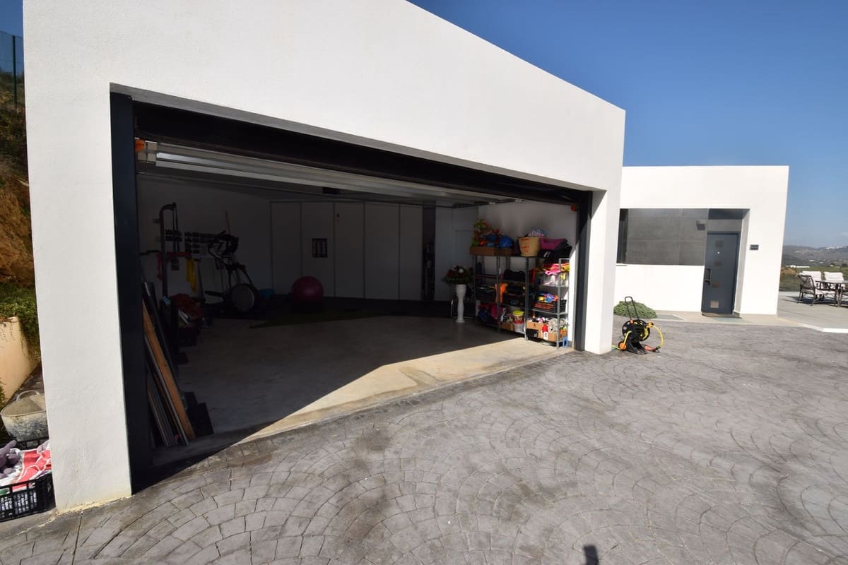 4 slaapkamer Villa te koop in La Cala Golf met zwembad garage - € 1.300.000 (Ref: 9540338)