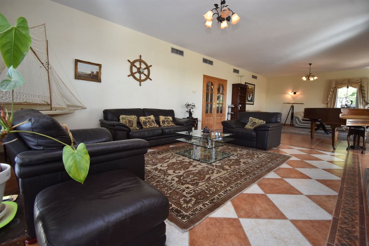 4 Zimmer Villa zu verkaufen in Mijas mit Pool Garage - 1.300.000 € (Ref: 9540339)