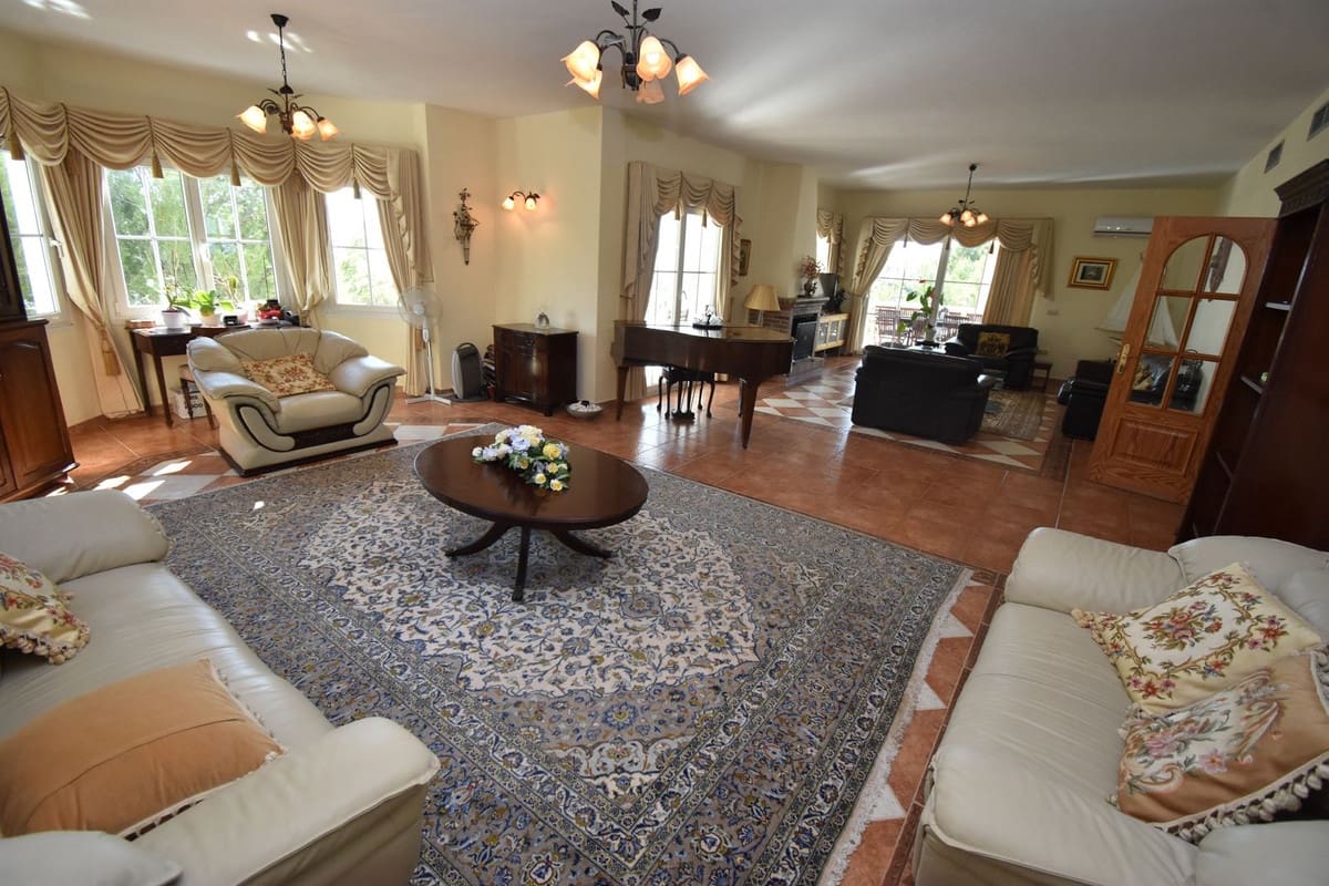 4 slaapkamer Villa te koop in Mijas met zwembad garage - € 1.300.000 (Ref: 9540339)