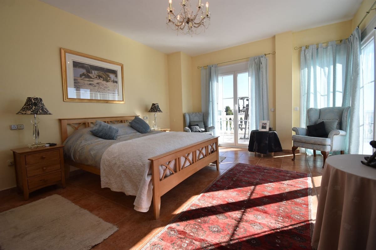 4 slaapkamer Villa te koop in Mijas met zwembad garage - € 1.300.000 (Ref: 9540339)