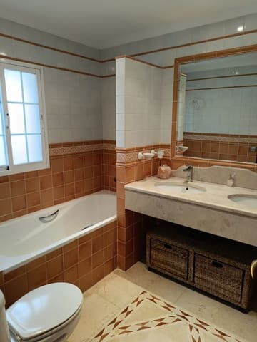 4 soverom Villa til salgs i San Pedro de Alcántara Pueblo, Marbella med svømmebasseng garasje - € 1 300 000 (Ref: 9540340)