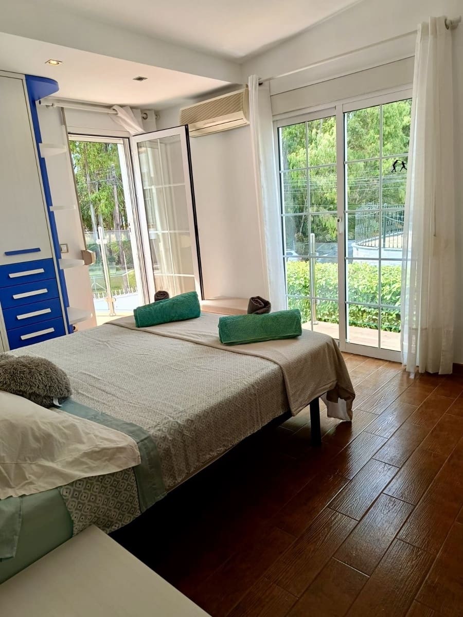 4 bedroom Villa for sale in San Pedro de Alcantara with pool garage - € 1,300,000 (Ref: 9540340)