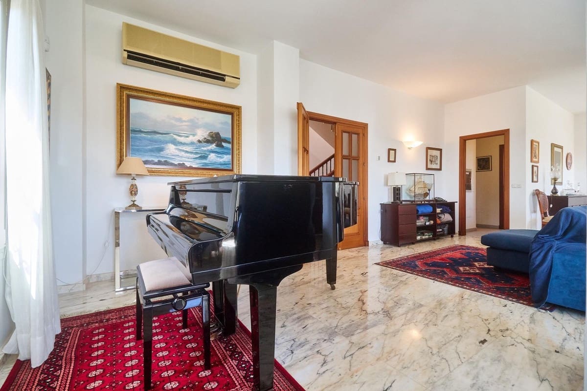 4 soveværelse Villa til salg i Mijas Costa med swimmingpool - € 1.300.000 (Ref: 9540342)