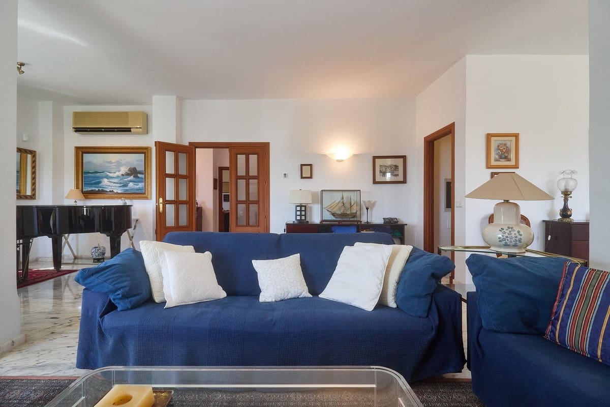 4 Zimmer Villa zu verkaufen in Mijas Costa mit Pool - 1.300.000 € (Ref: 9540342)