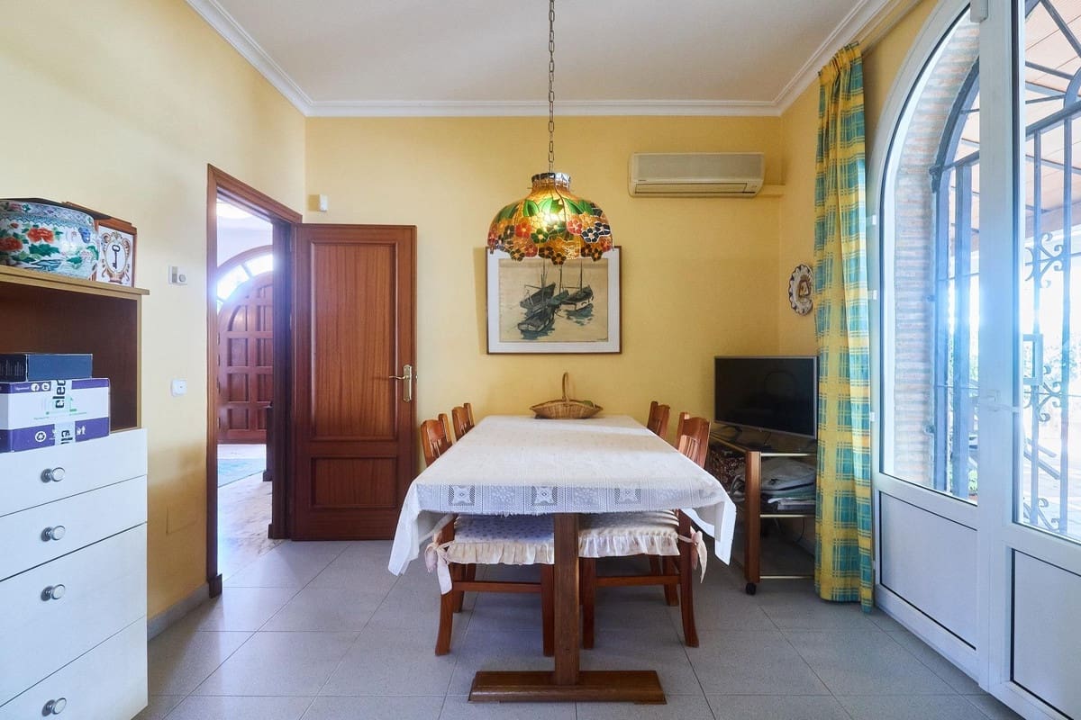 4 Zimmer Villa zu verkaufen in Mijas Costa mit Pool - 1.300.000 € (Ref: 9540342)