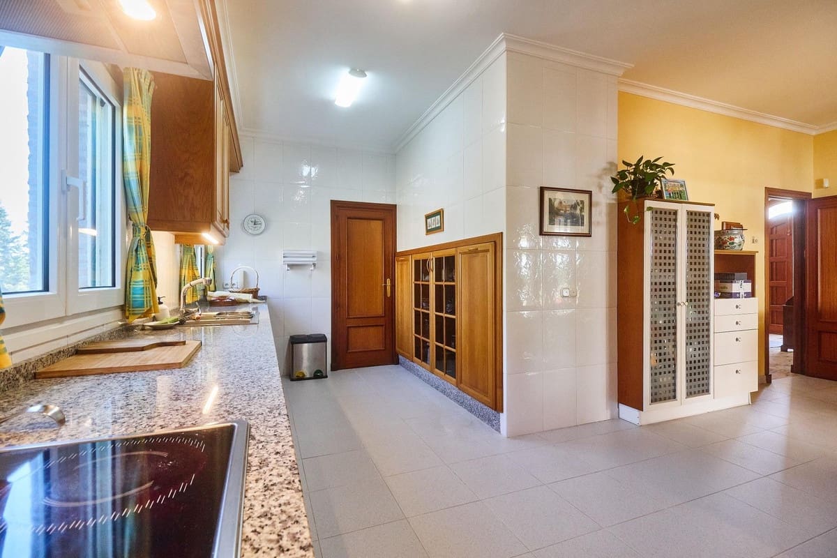 4 Zimmer Villa zu verkaufen in Mijas Costa mit Pool - 1.300.000 € (Ref: 9540342)
