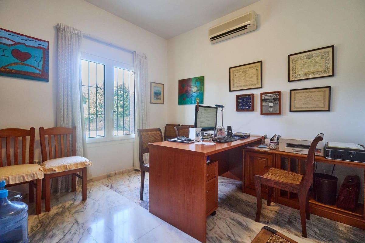 4 Zimmer Villa zu verkaufen in Mijas Costa mit Pool - 1.300.000 € (Ref: 9540342)