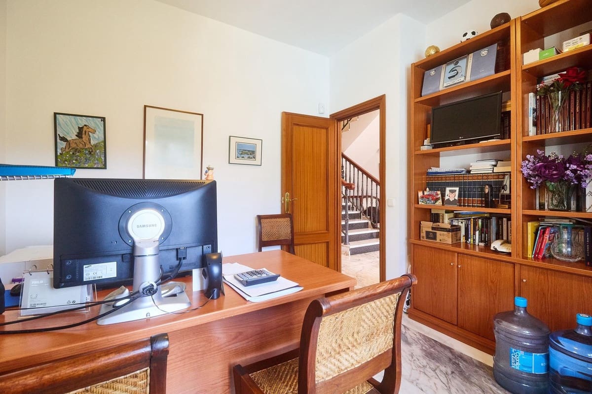 4 Zimmer Villa zu verkaufen in Mijas Costa mit Pool - 1.300.000 € (Ref: 9540342)