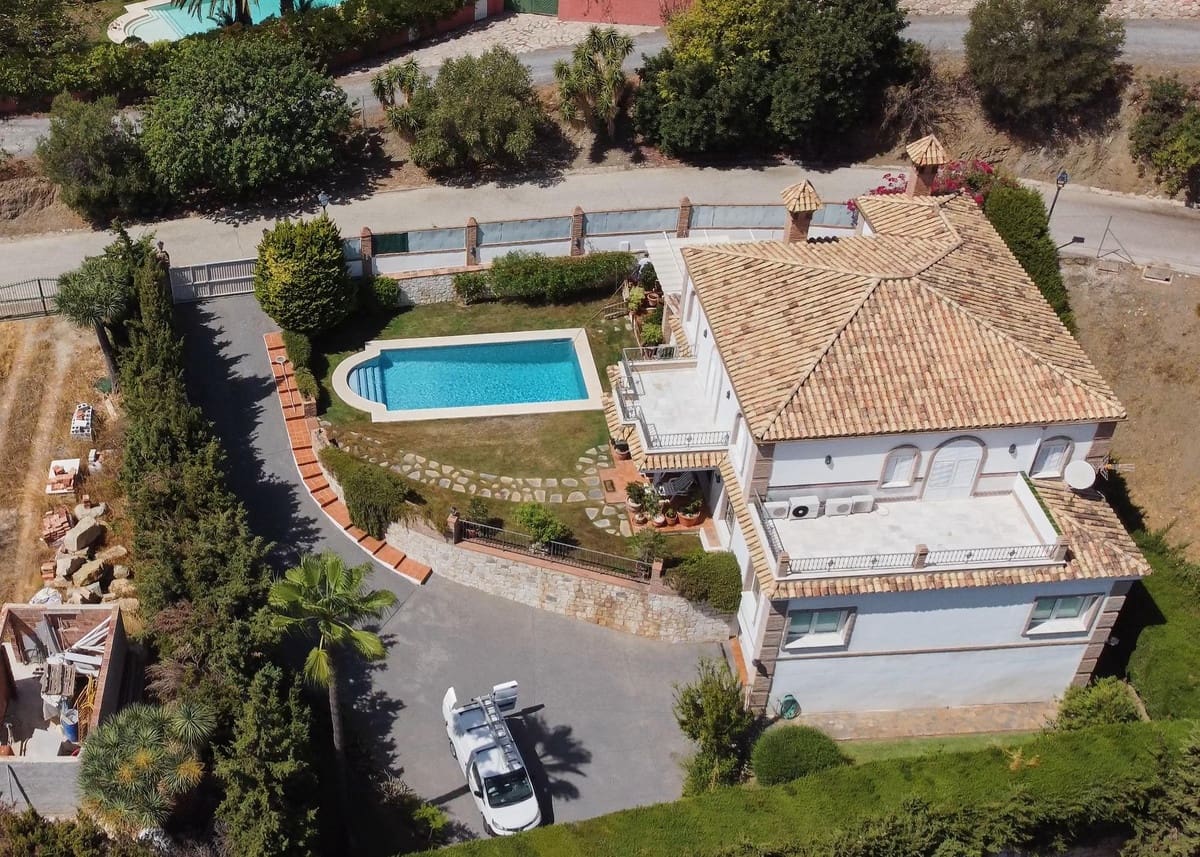4 Zimmer Villa zu verkaufen in Mijas Costa mit Pool - 1.300.000 € (Ref: 9540342)