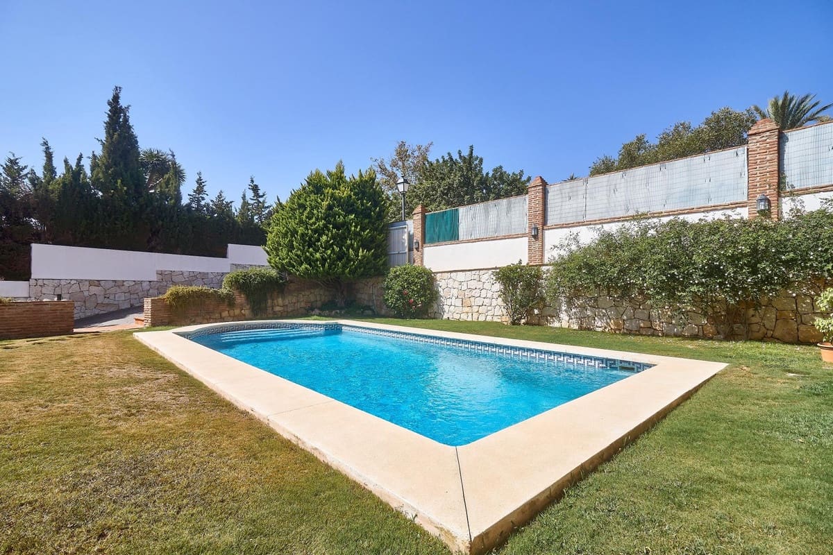 4 Zimmer Villa zu verkaufen in Mijas Costa mit Pool - 1.300.000 € (Ref: 9540342)