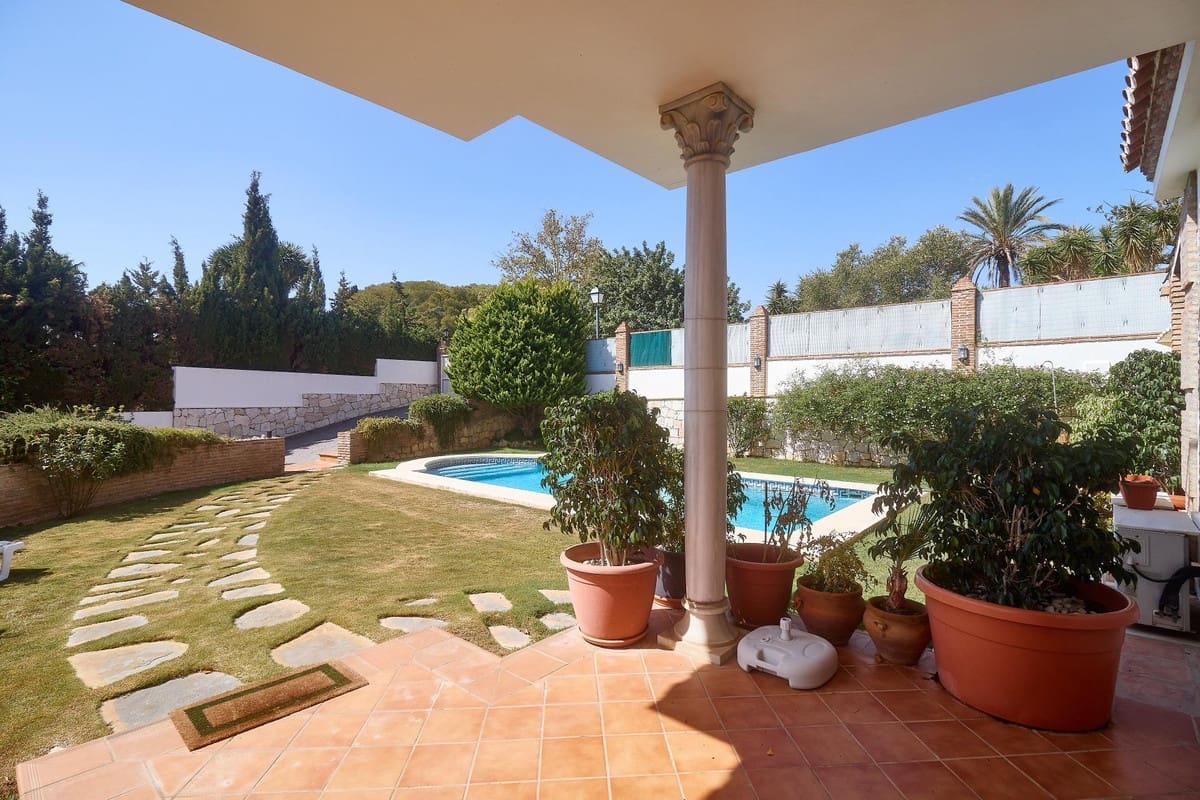 4 Zimmer Villa zu verkaufen in Mijas Costa mit Pool - 1.300.000 € (Ref: 9540342)