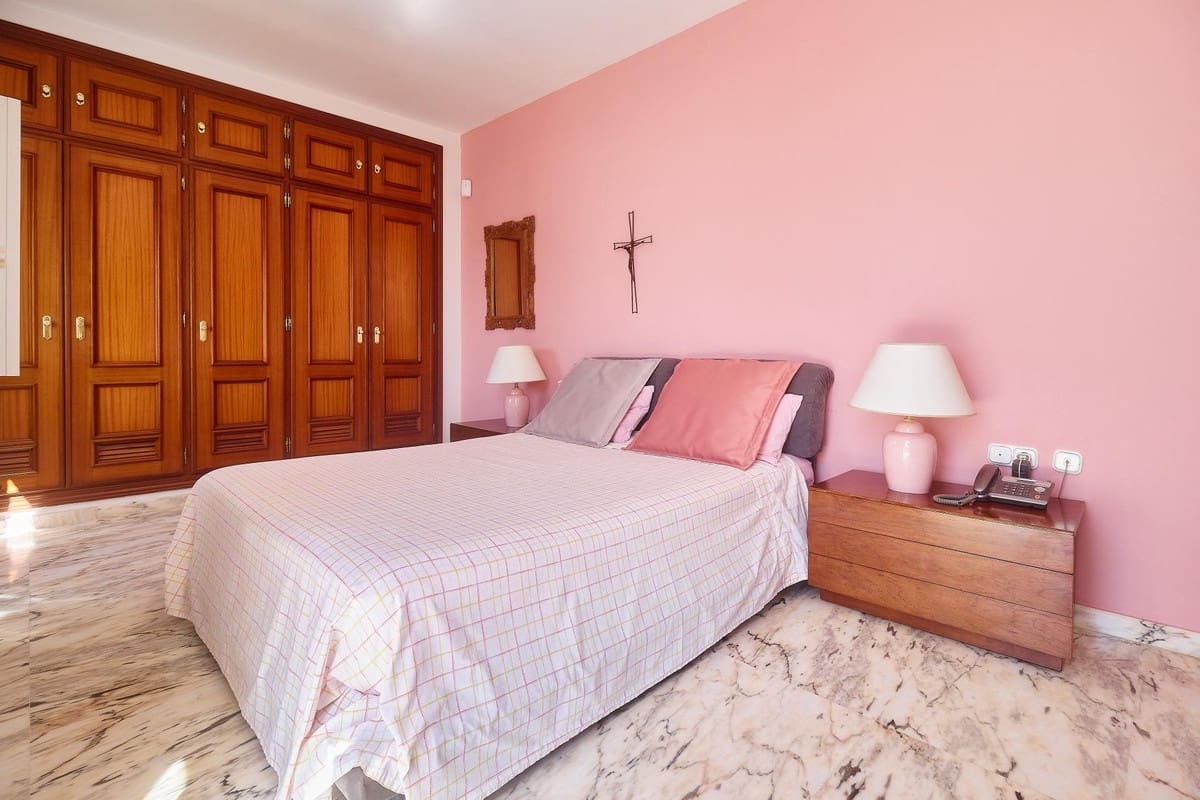 4 Zimmer Villa zu verkaufen in Mijas Costa mit Pool - 1.300.000 € (Ref: 9540342)
