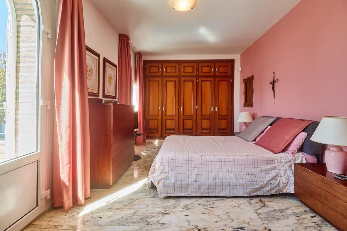 4 Zimmer Villa zu verkaufen in Mijas Costa mit Pool - 1.300.000 € (Ref: 9540342)
