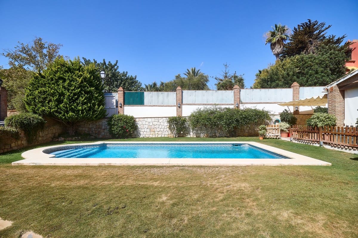 4 Zimmer Villa zu verkaufen in Mijas Costa mit Pool - 1.300.000 € (Ref: 9540342)